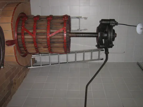 Traditional press for white wine